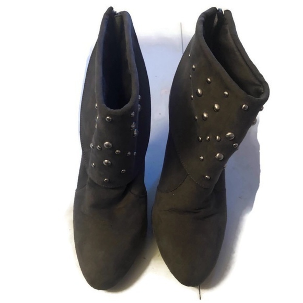 Unisa Womens Gray Booties With Metal Studs Sz 7.5